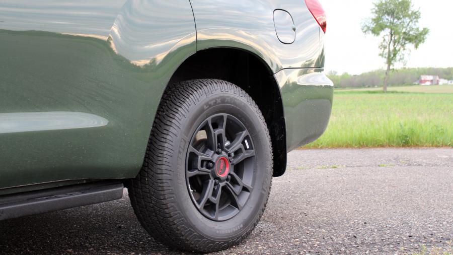 Детали экстерьера Toyota Sequoia TRD Pro 2020 года  (фото 12 из 44)